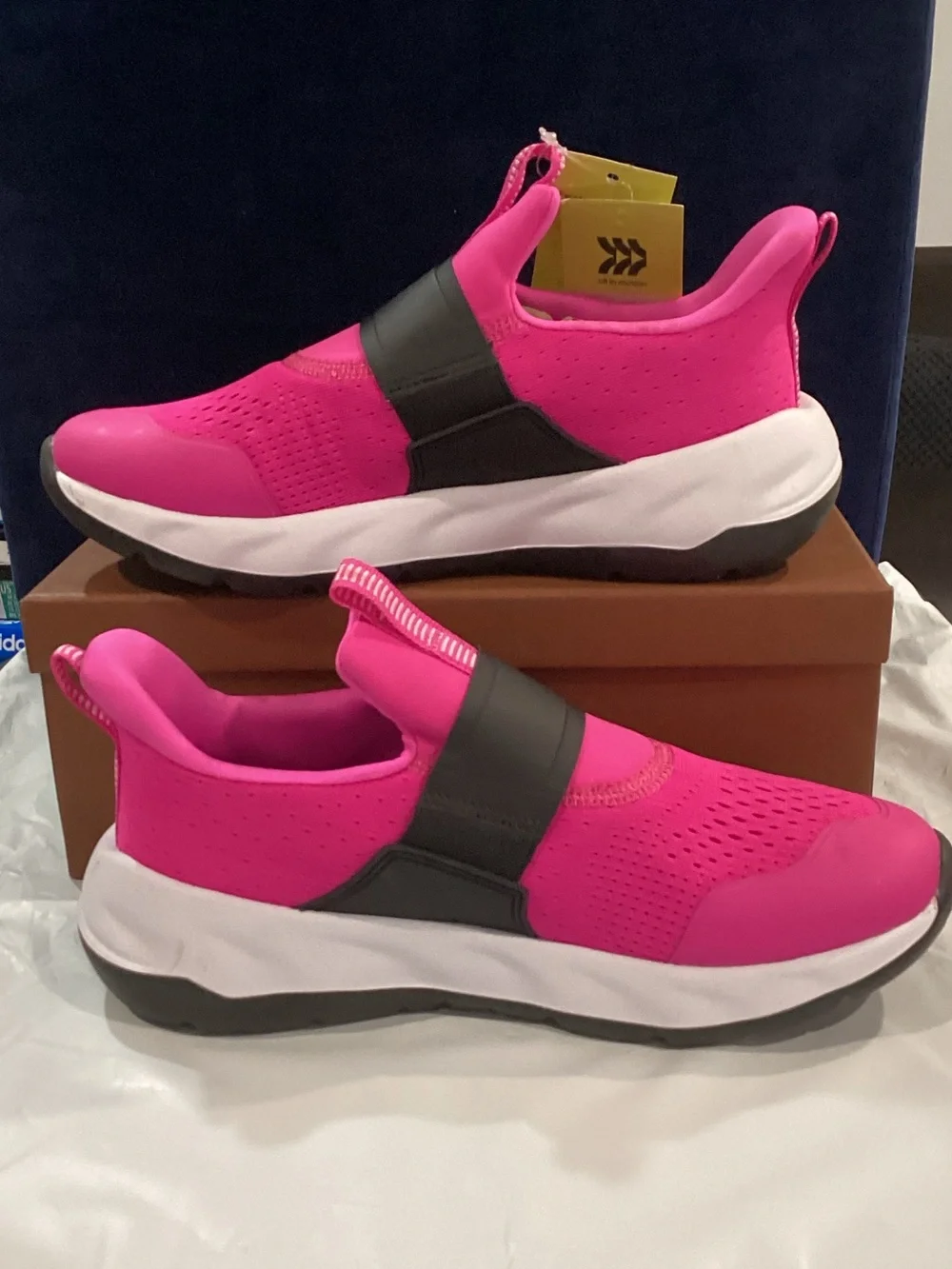All in Motion Dillon Big Kids Size 5 Pink Slip On Athletic Sneakers New NWOB
